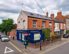 Beautiful 5 bedroom house in great location.